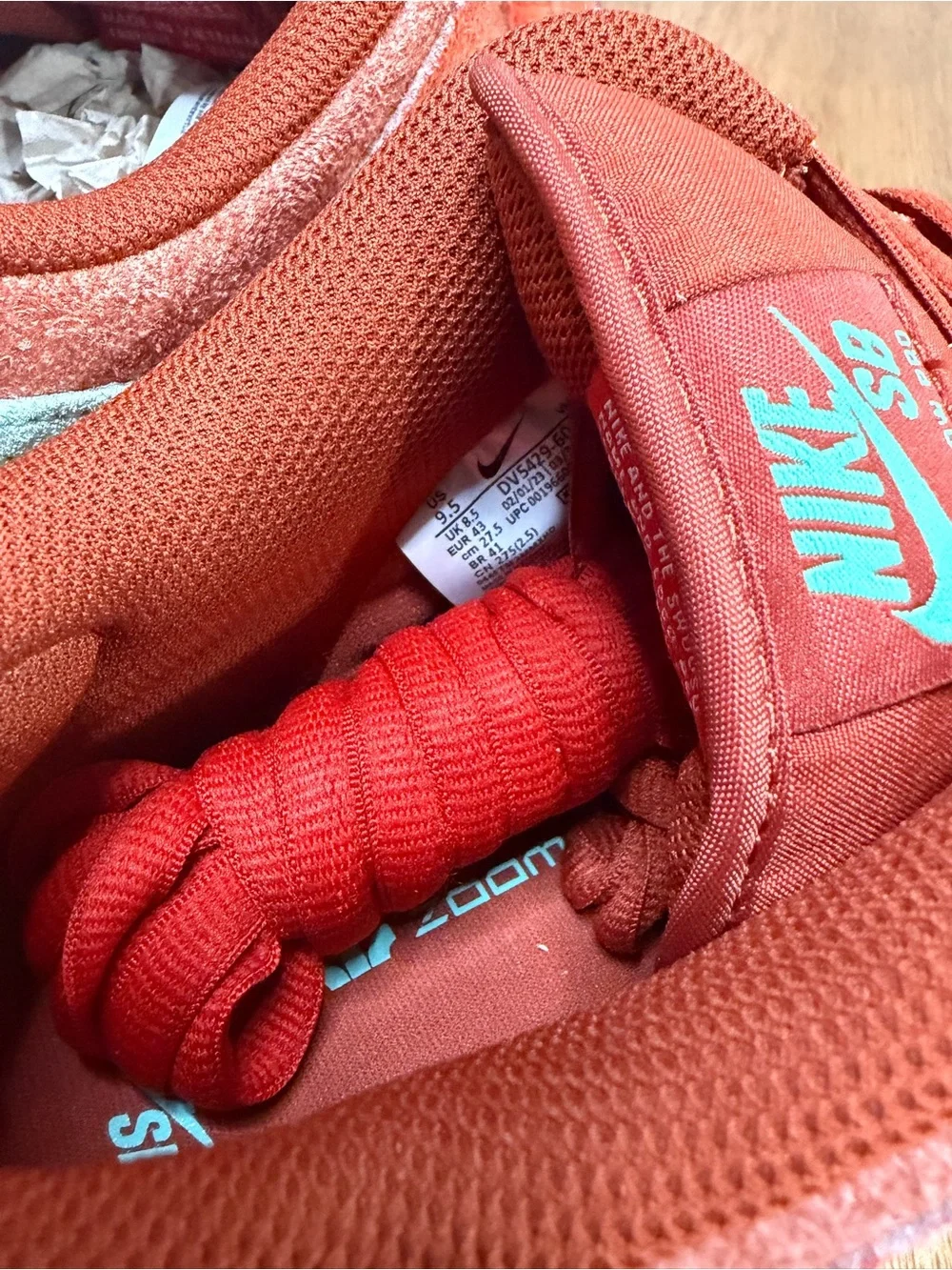 Nike SB Dunk Low Pro PRM Men’s | Mystic Red / Emerald Rise | Size 9.5 [NWT]